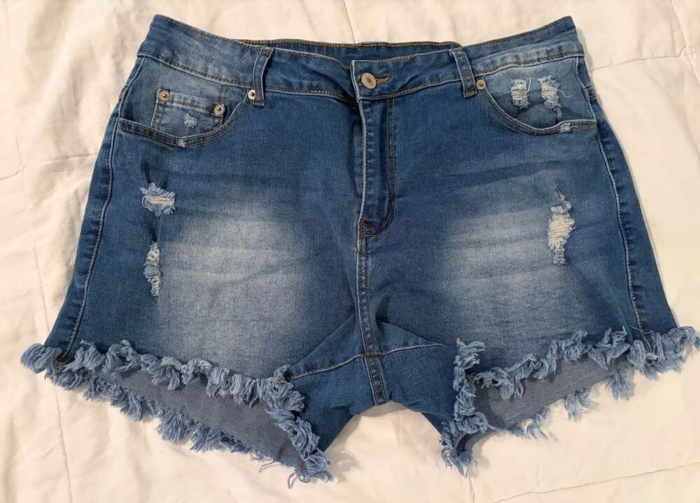 Women’s XL Distressed Denim Shorts High Rise Frayed Cutoff Stretch Jean Shorts
